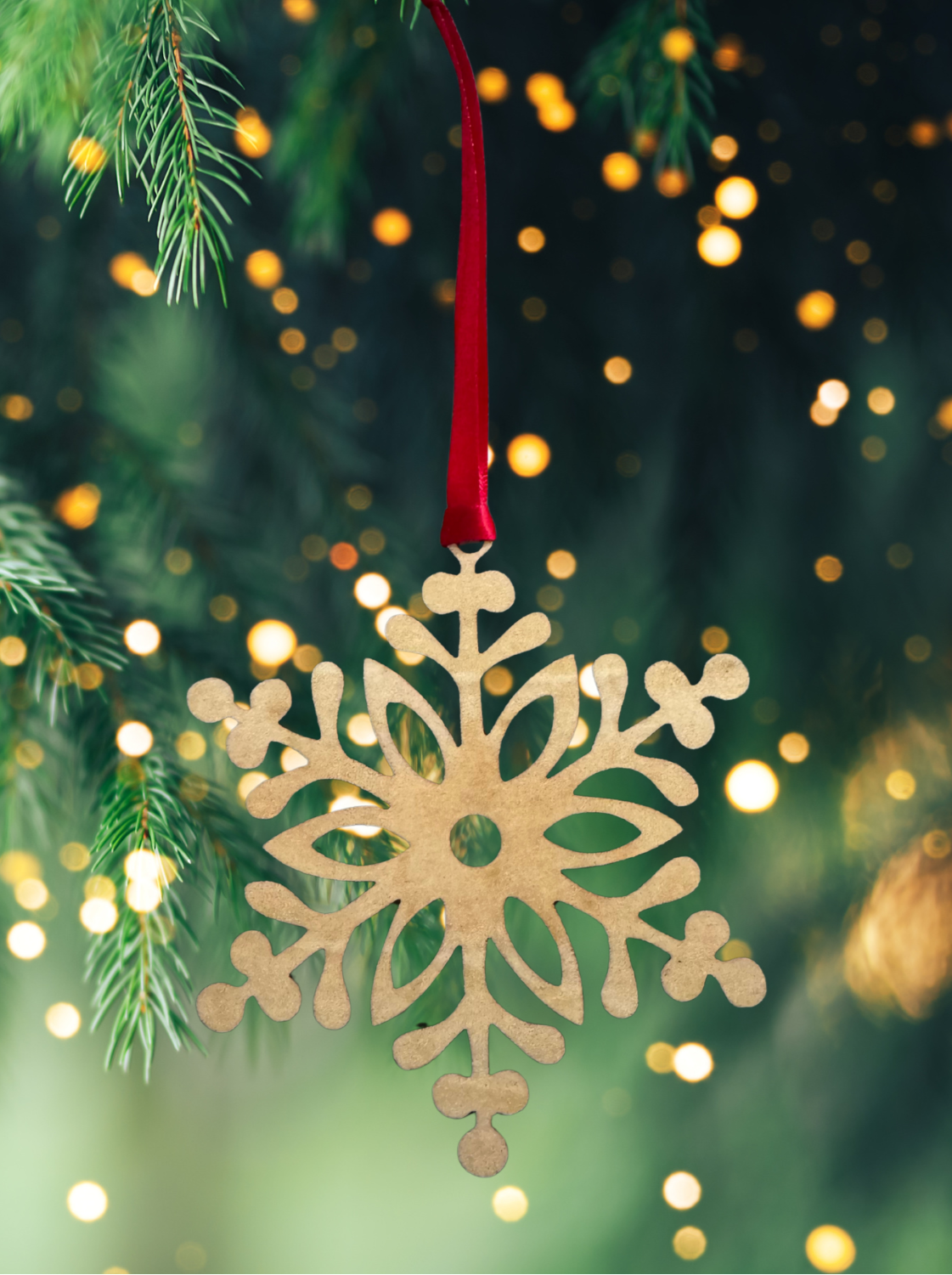 Floral Wooden Snowflake Christmas Ornament – Rustic Holiday Décor